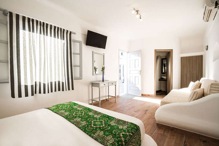 Bedroom 3, Villa Iliovasilema Santorini, South Aegean