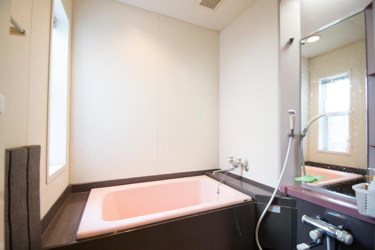 Bathroom 5, Guesthouse Sakura Komachi - Hostel, Kyoto
