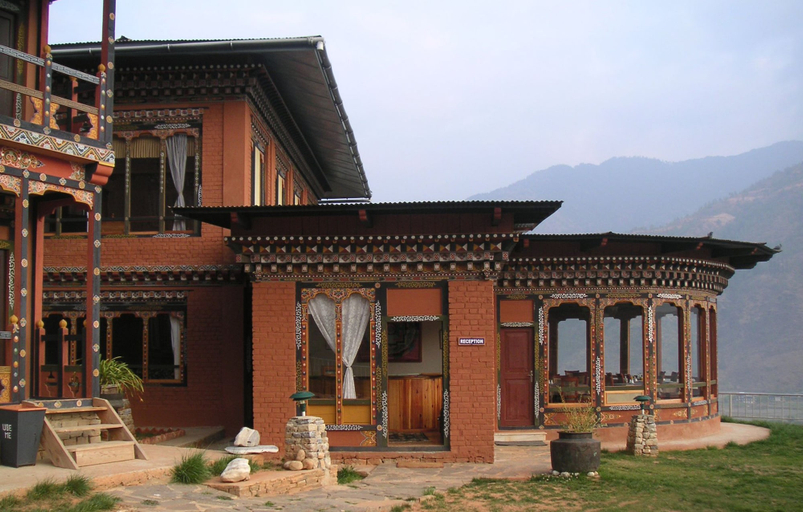 Exterior & Views