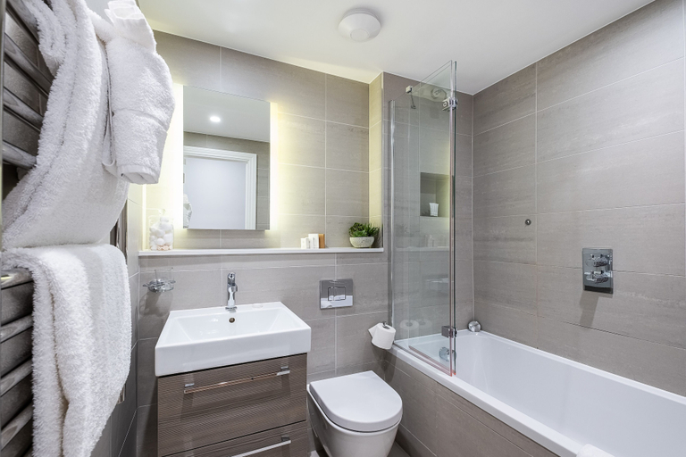 Bathroom 4, Lak Serviced Apartments, London