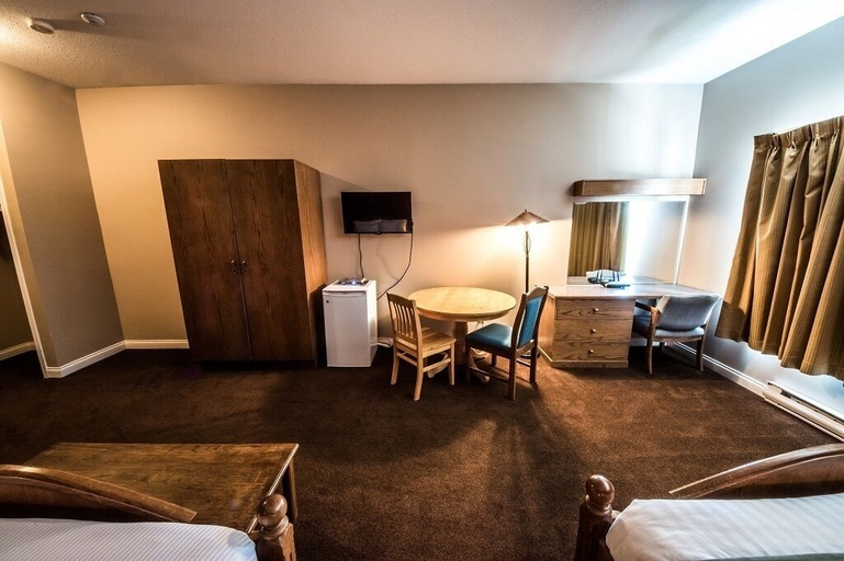 Bedroom 2, White Crystal Inn, Kootenay Boundary