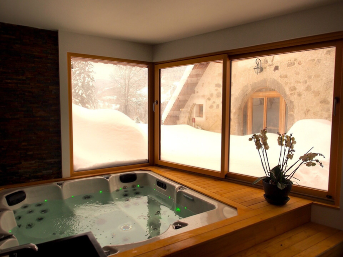 Bathroom 5, Le ValOmbre, Isère