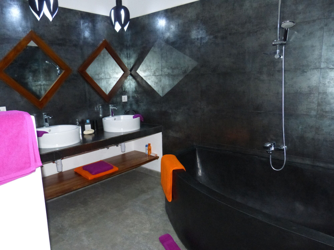 Bathroom 4, Tropical Dream Villa, Akmeemana