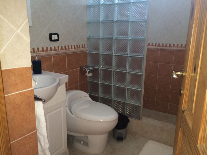 Bathroom 5, Hotel Villa Capri Salon & SPA, Boca Chica