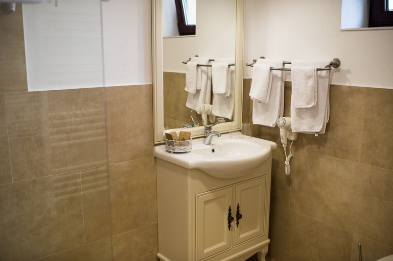 Bathroom 3, Ave Alba, Alba Iulia