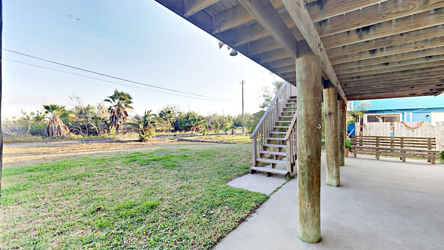 Others 5, 7th Street Retreat, Nueces