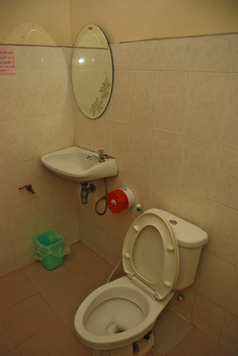 Bathroom 4, Baan Khun Nong, Muang Phetchaburi