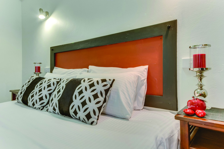 Bedroom 2, Rockhampton Riverside Central Hotel, Rockhampton