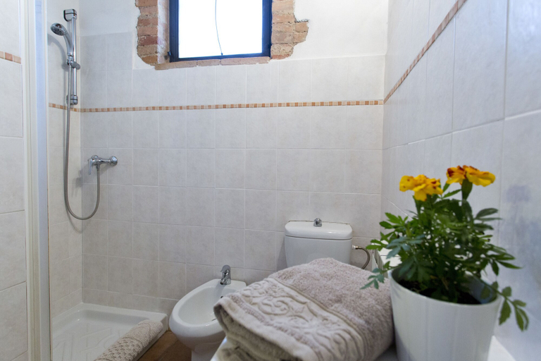Bathroom 4, Agriturismo Novelleto, Siena