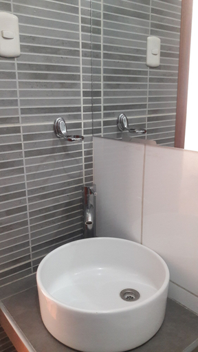 Bathroom 3, Gold Tacna, Tacna
