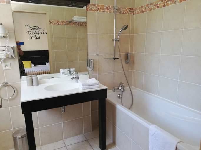 Bathroom 4, Logis Hotel Synaya, Var