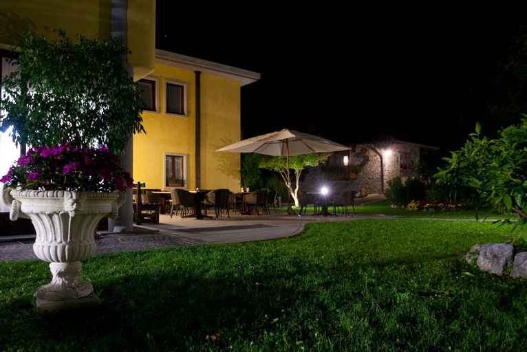Exterior & Views 18