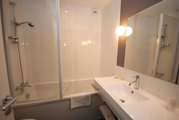 Bathroom 5, Hôtel de l'Europe et des Bains, Hautes-Alpes