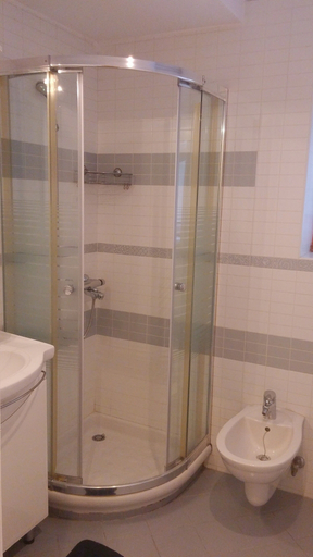 Bathroom 2, Traveler's Hostel & Apartments, Belgrade