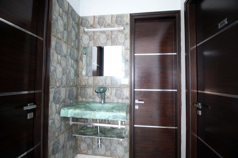 Bathroom 4, Divine Residency By Royal Collection, Gurgaon