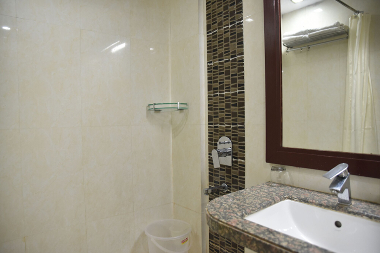 Bathroom 3, Hotel Shyam Paradise, Jaipur