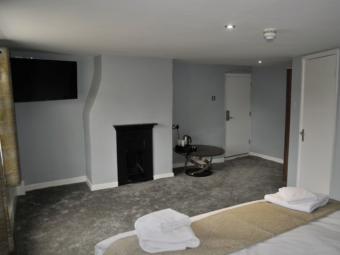 Bedroom 2, The Coach Hotel, Warwickshire