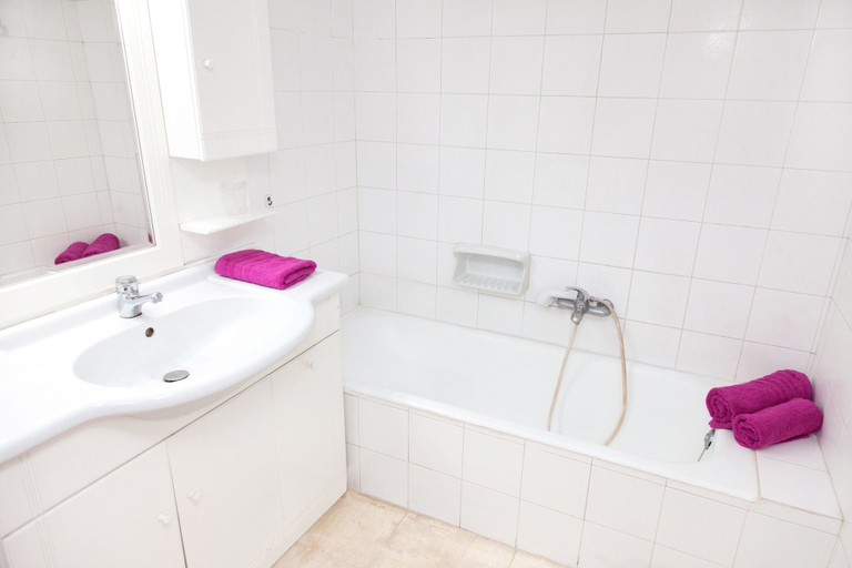 Bathroom 4, Comfortable Apartment in Athens DownTown, Attica