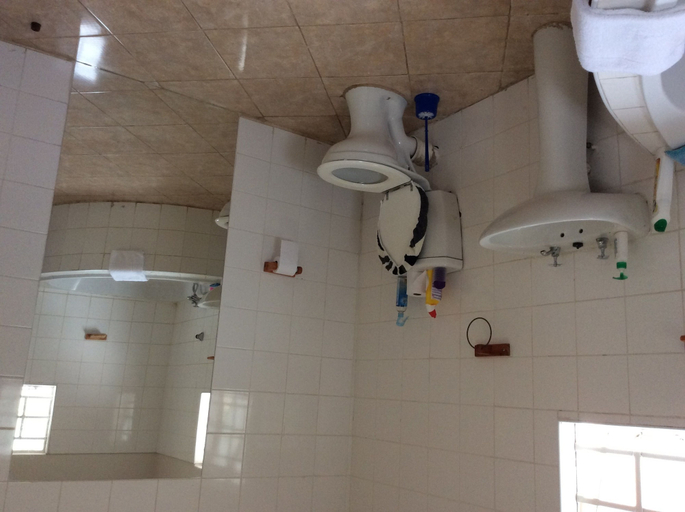 Bathroom 4, Chiloto Guest House, Chobe