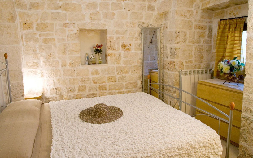 Bedroom 2, Trullo Le Roux, Brindisi