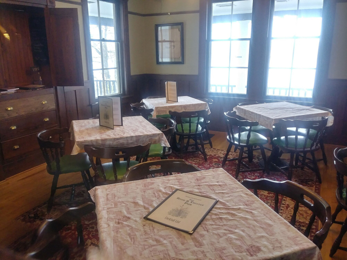 Food & Drinks, Steamers Bed & Breakfast, Queens
