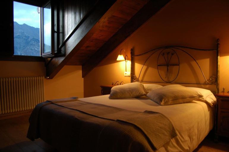 Bedroom 4, Hotel Areulo, Huesca