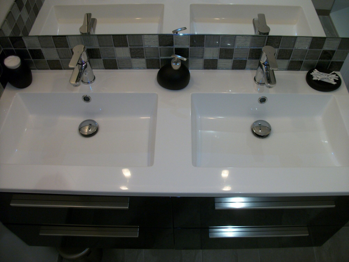 Bathroom, Domaine de Monein, Gironde