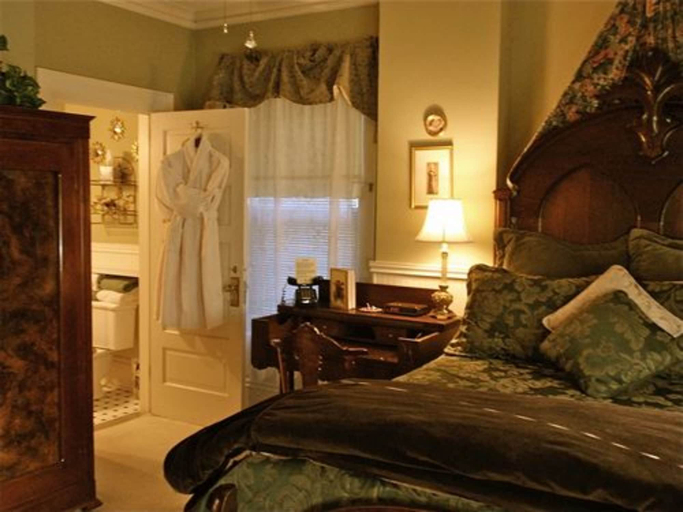 Bedroom 1, Brass Pineapple Inn, Kanawha