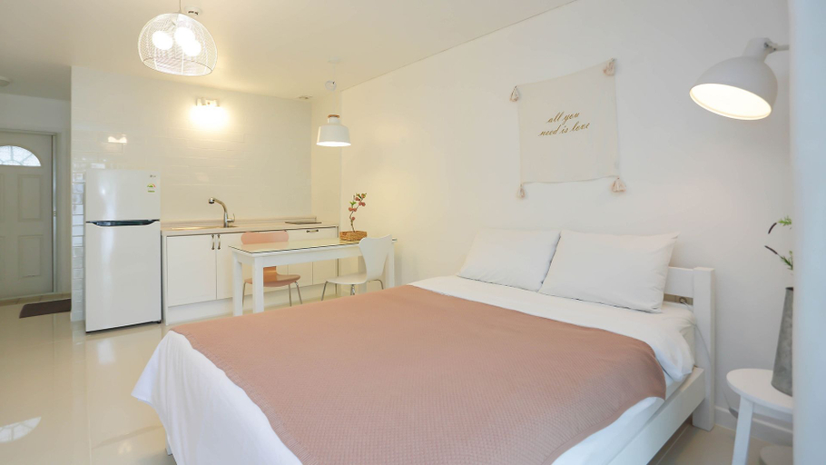 Bedroom 3, Howl Pension, Taean
