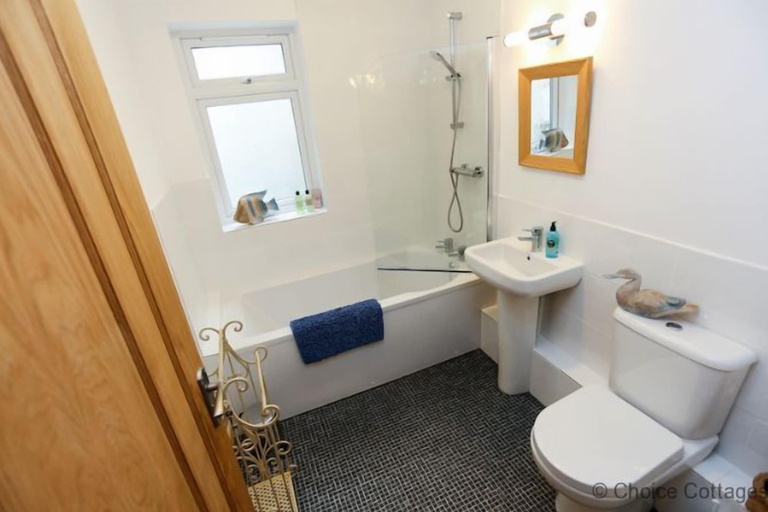 Bathroom, Woolacombe SEA View 2 Bedrooms, Devon