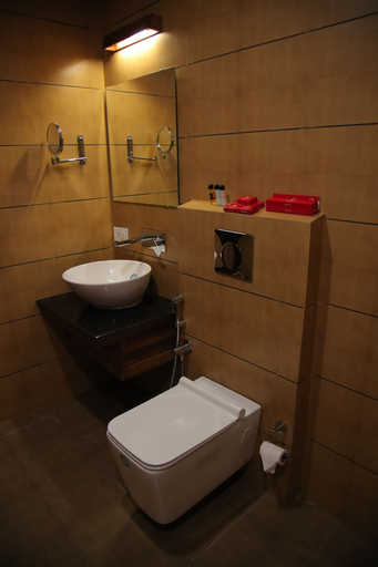 Bathroom 4, Dream Coconut Villa Resort, Idukki