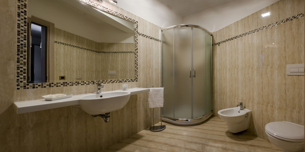 Bathroom, San Domenico Family Hotel, Cosenza