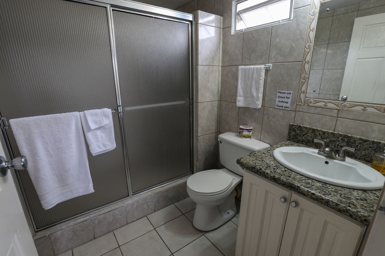 Bathroom 3, Airport Inn