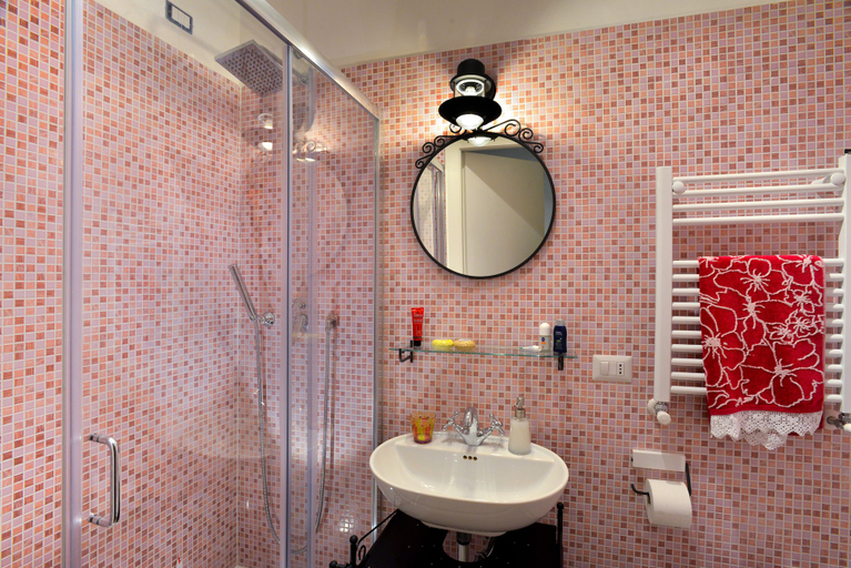 Bathroom 5, Beside the Vatican, Rome