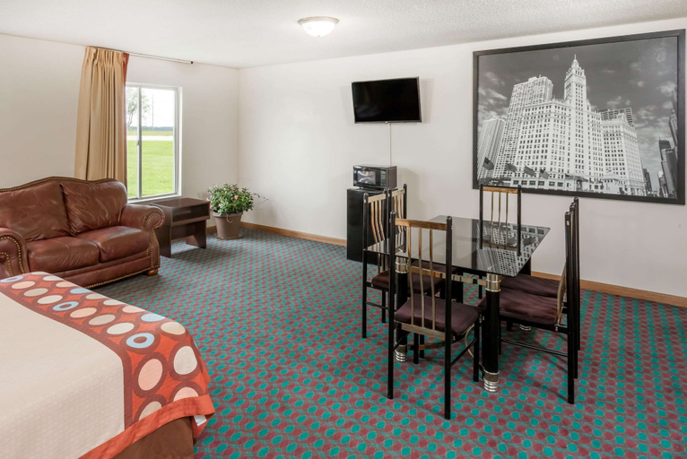 Others 5, Super 8 by Wyndham Pekin/Peoria Area, Tazewell