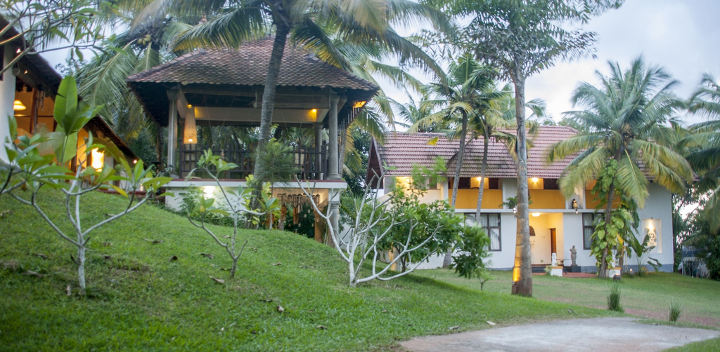 Exterior & Views