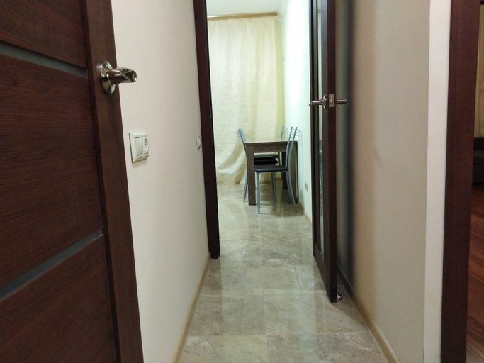 Others 5, Apartlux Zatsepa, Central