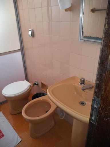 Bathroom 2, Hotel Bel Centro, Belém