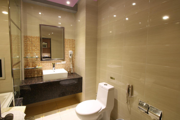 Bathroom 3, R7 Eco Hotel, Kaohsiung