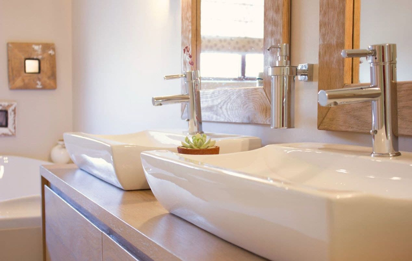 Bathroom 4, Aziza Guesthouse, Eden