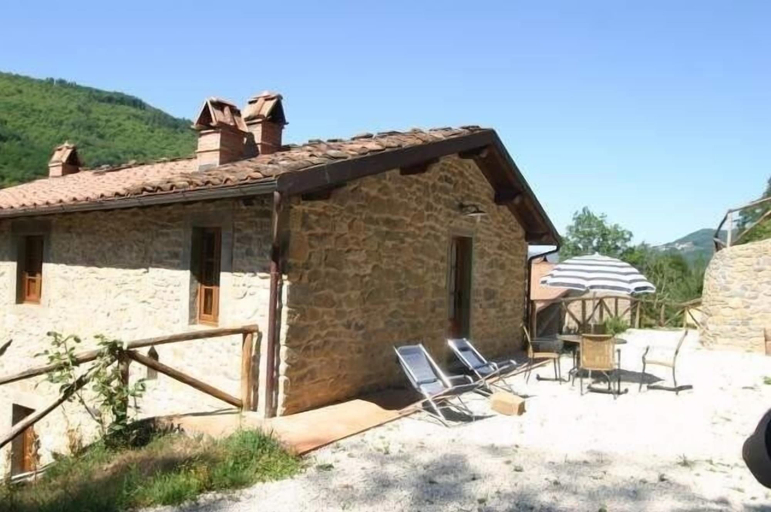 Exterior & Views 2, Agriturismo Pian di Fiume, Lucca