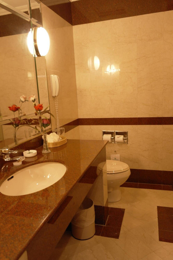 Bathroom 5, Grand Palace Hotel, Miri