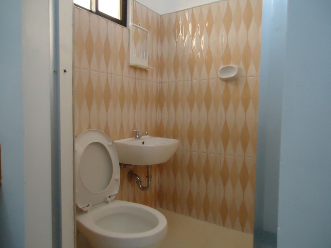 Bathroom 3, Pete's Inn, Roxas City