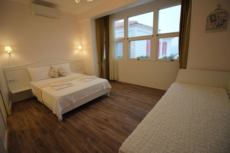 Bedroom 4, Bozcaada Denizyildizi Otel, Bozcaada