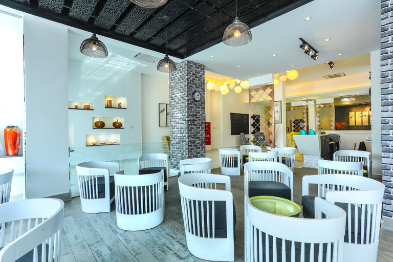 Food & Drinks 5, Zaki Hotel Apartment, Sur
