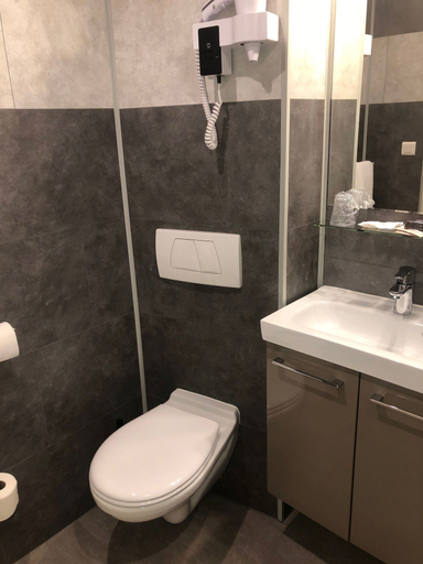 Bathroom 3, Brit Hotel Le Kerodet, Finistère