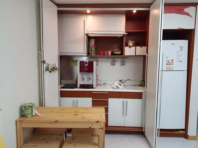 Others 4, Justin House, Mapo