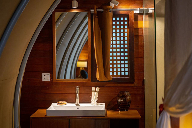 Bathroom, Floatation, Phnom Penh