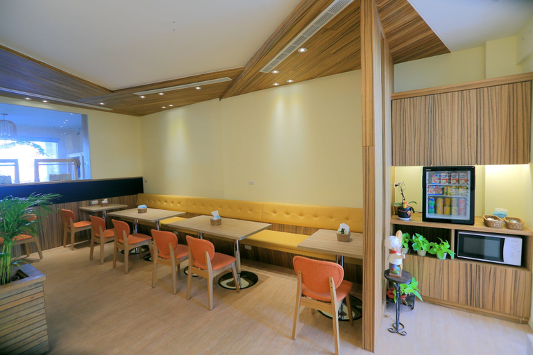 Food & Drinks 5, Station 100m B&B, Hualien