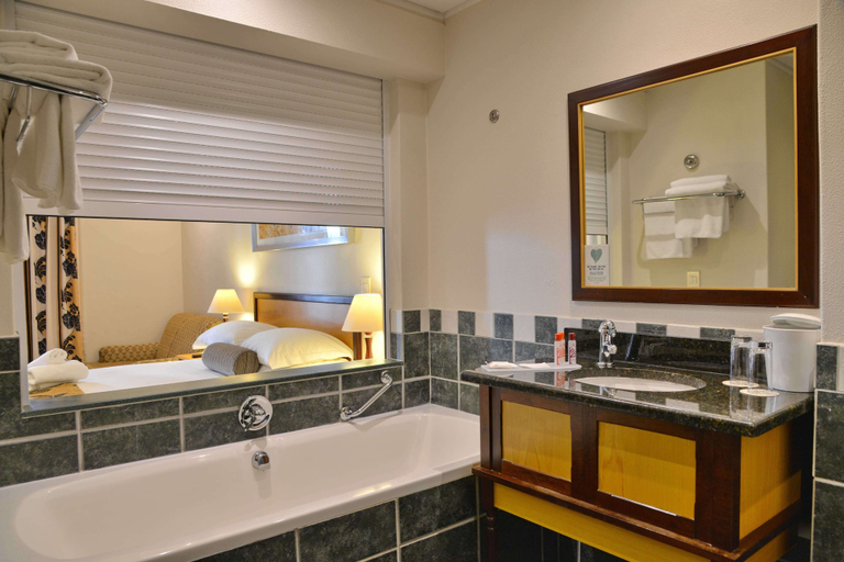 Bathroom 5, City Lodge Hotel GrandWest, City of Cape Town